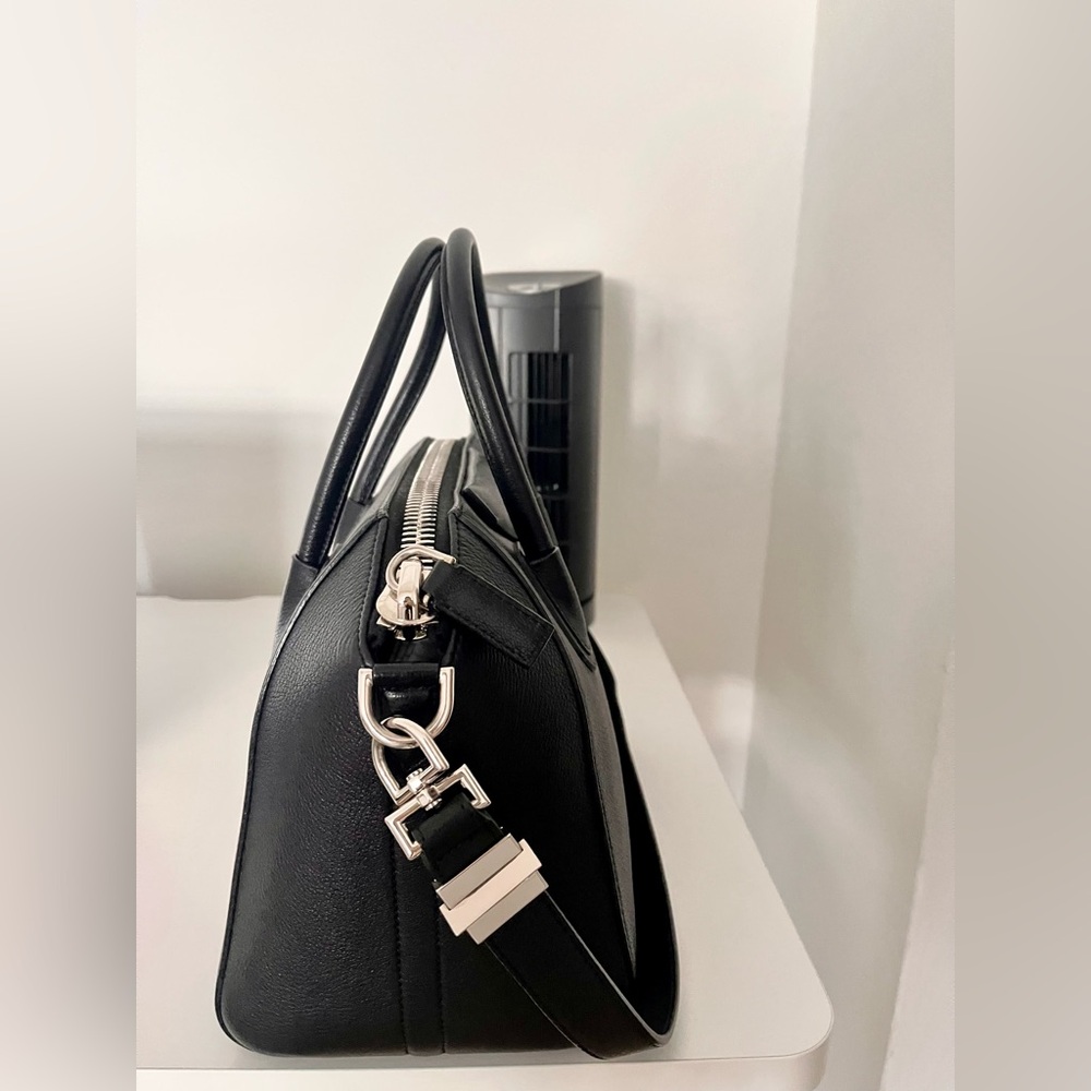 GIVENCHY Sugar Goatskin Small Antigona Black - Picture 3 of 6